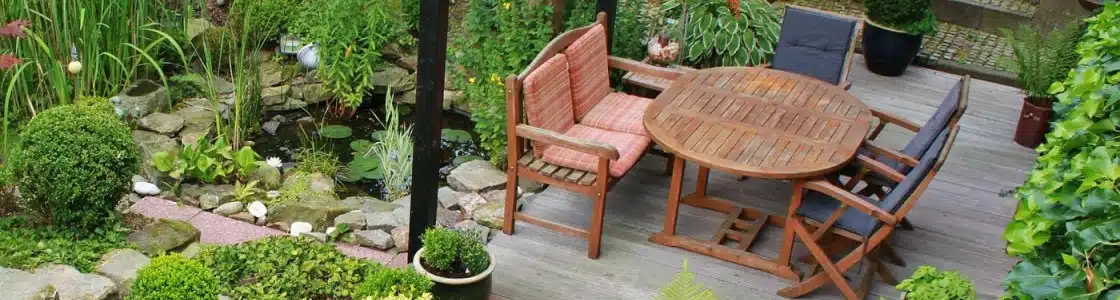 Gartenmöbel (Tisch und Stühle)